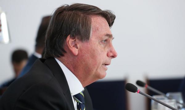 Bolsonaro anuncia desistência do Renda Brasil e diz que Bolsa Família continua até 2022