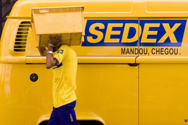 Funcionários dos Correios acatam decisão da Justiça e decretam fim de greve