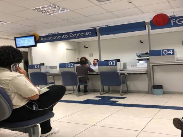 Cliente reclama de demora para atendimento em agência da Caixa