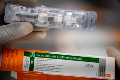 Governo de SP diz que CoronaVac será aplicada em 2 doses a partir do dia 25