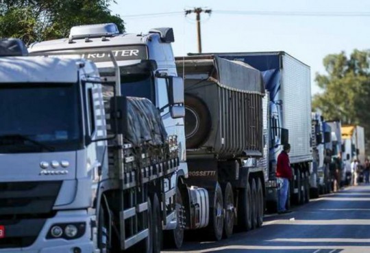 Caminhoneiros confirmam greve para esta segunda-feira