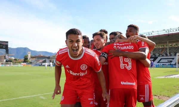 Inter vence Vasco e pode ser campeão no domingo contra o Flamengo