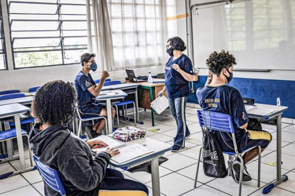 Justiça proíbe convocação de professores para aulas presenciais em SP