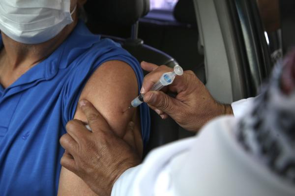 Governo de SP anuncia vacinação contra a Covid-19 para idosos a partir de 60 anos