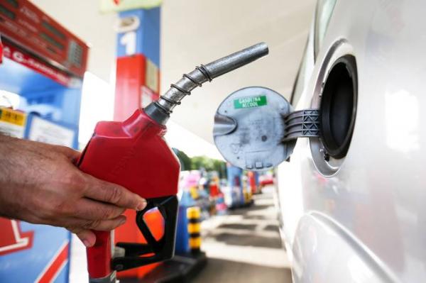 Petrobras volta a subir preços do diesel e da gasolina