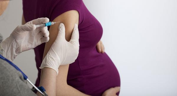 Governo de SP diz que retoma vacinação de grávidas e puérperas com comorbidades dia 17 de maio