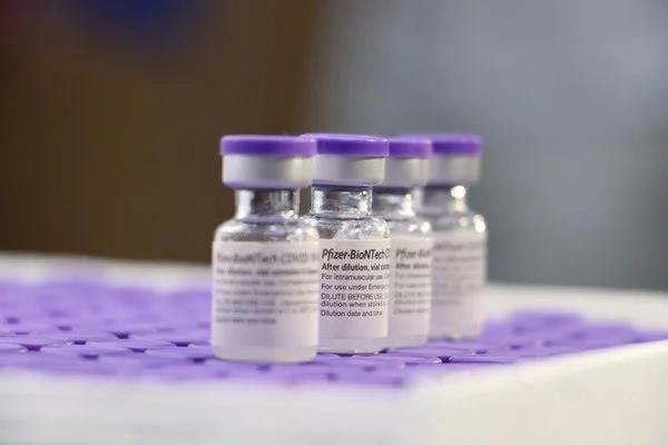 Com nova regra para armazenar, todos municípios poderão receber vacina Pfizer