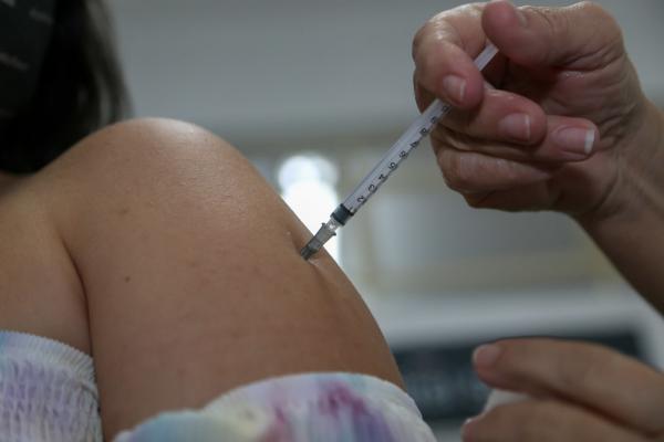 Cajamar começa vacinação de grávidas e puérperas sem comorbidades contra Covid