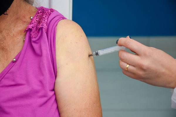 Veja quem pode se vacinar contra a Covid-19 em Cajamar nesta terça (15)