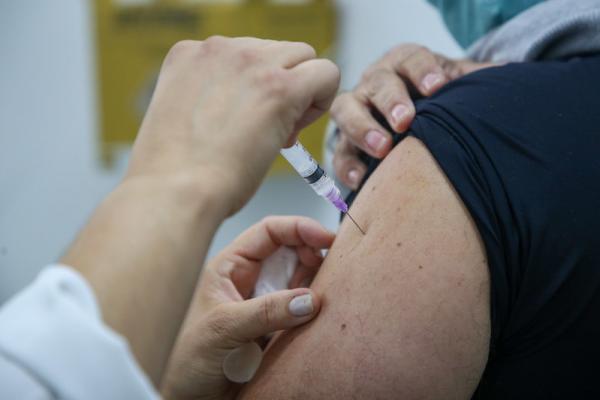 Cajamar divulga calendário de vacinação contra a Covid-19 para moradores de 43 a 49 anos