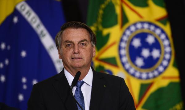 Bolsonaro é transferido para SP para tratar obstrução intestinal; necessidade de cirurgia será avaliada