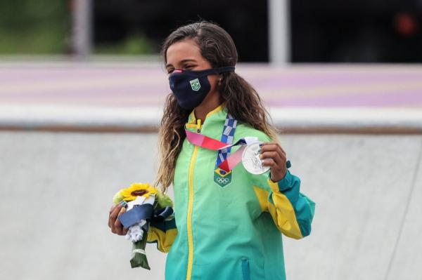 Rayssa Leal, a Fadinha, faz história e é prata no skate nas Olimpíadas