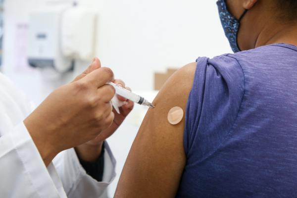 Cajamar vacina contra Covid pessoas com 30 anos nesta quinta-feira
