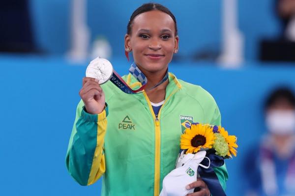 Rebeca Andrade conquista inédita prata para o Brasil na ginástica das Olimpíadas