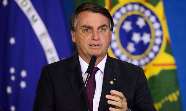 Bolsonaro veta projeto de lei que suspendia despejo durante a pandemia