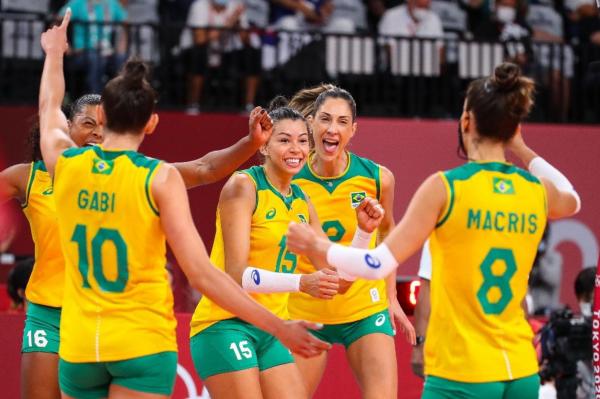 Brasil vence Coreia do Sul e duela com EUA pelo ouro no vôlei feminino 