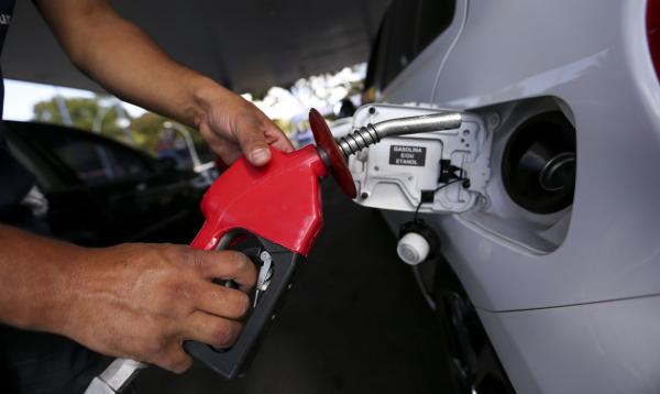 Petrobras sobe preço da gasolina nas refinarias a partir desta quinta-feira