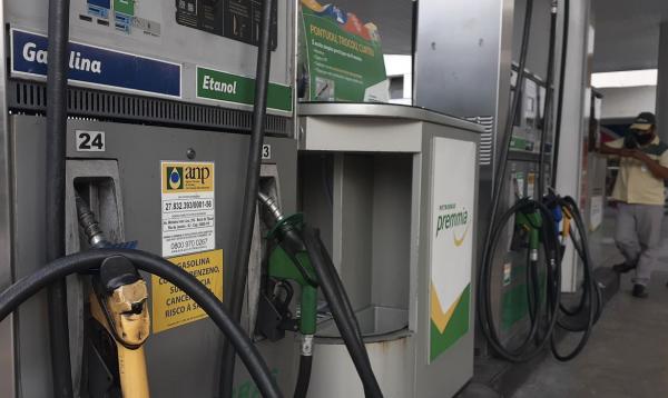 Petrobras anuncia aumento no diesel nas refinarias a partir de quarta-feira