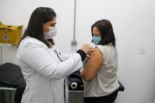 Governo de SP anuncia ‘Dia V’ para aplicação da 2ª dose da vacina dose em todo o estado 