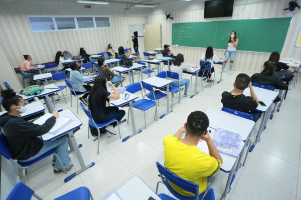 Cursinho Pré-Vestibular gratuito ajuda estudantes em Santana de Parnaíba