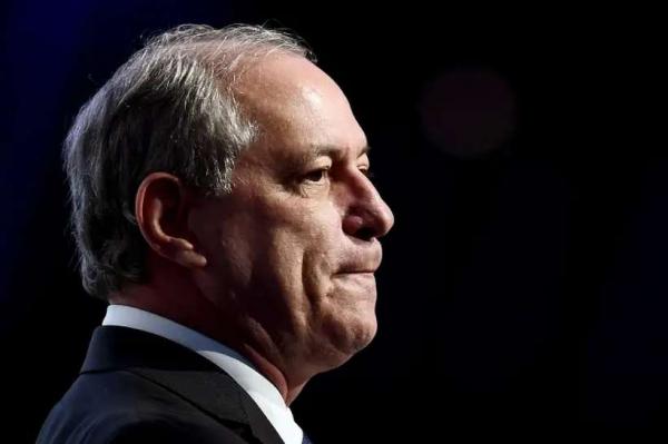 Ciro Gomes anuncia suspensão da pré-candidatura à Presidência da República