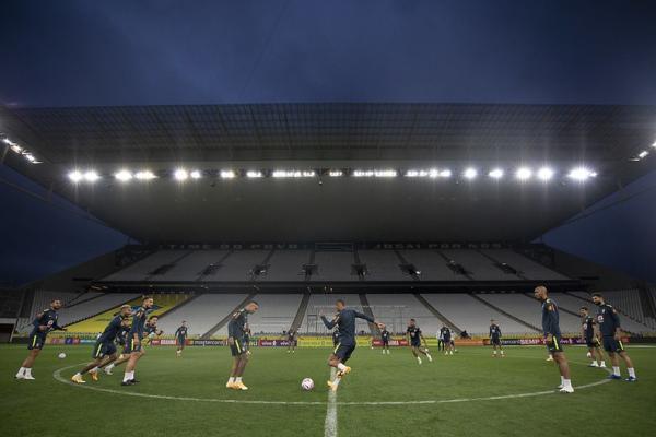 Seleção Brasileira enfrenta Colômbia pelas Eliminatórias da Copa do Mundo 