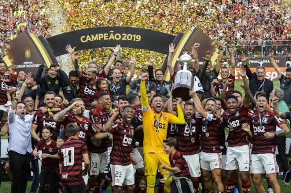  Flamengo se torna campeão Brasileiro e da Libertadores