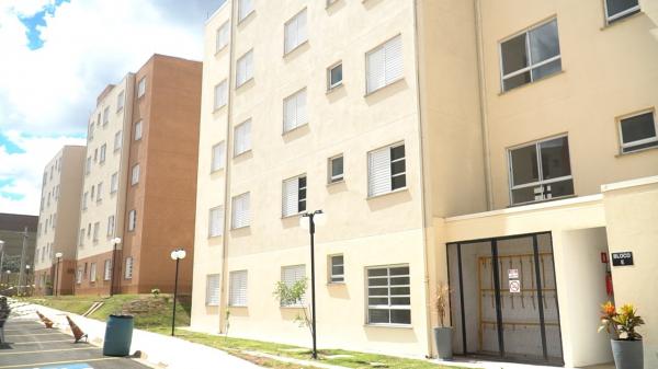 CDHU e Prefeitura de Louveira entregam chaves de 75 apartamentos com geladeira, fogão e micro-ondas