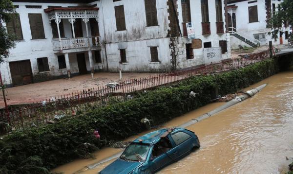 Petrópolis tem 38 óbitos e expectativa de mais chuva ao longo do dia