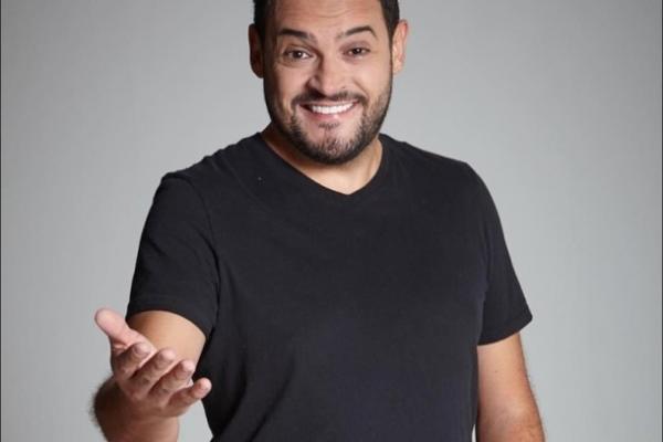 Humorista do SBT Matheus Ceará realiza hoje (18) show de Stand Up na cidade