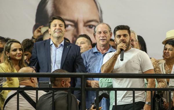 Ato Político: Ciro critica ações de Lula e oficializa Elvis Cezar pré-candidato ao governo de SP