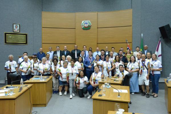 Clebinho homenageia frequentadores do Núcleo de Idosos de Cajamar