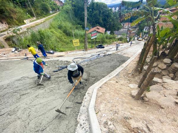 Programa Asfalta Cajamar inicia pavimentação da Rua Bernardino de Campos