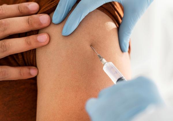 Cajamar inicia vacinação da 4ª dose contra a COVID-19 para pessoas acima de 40 anos
