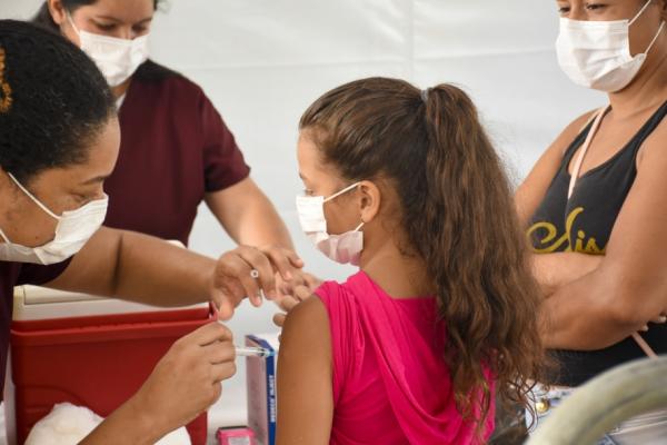 Vacinação de 6 a 17 anos contra Covid-19 em Cajamar será aos sábados