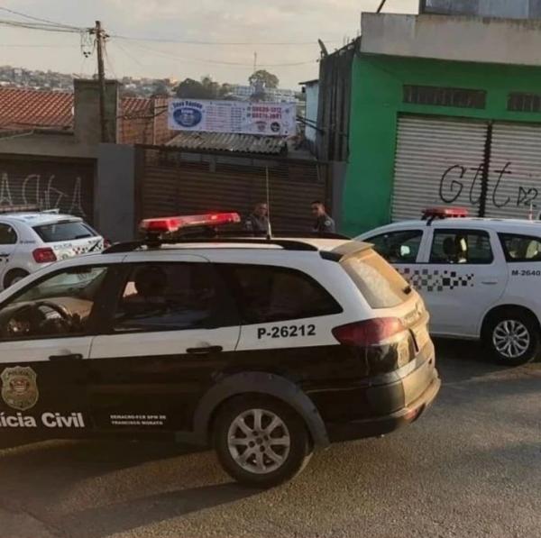 Homem mata a facadas ex-mulher e depois comete suicídio em Francisco Morato 