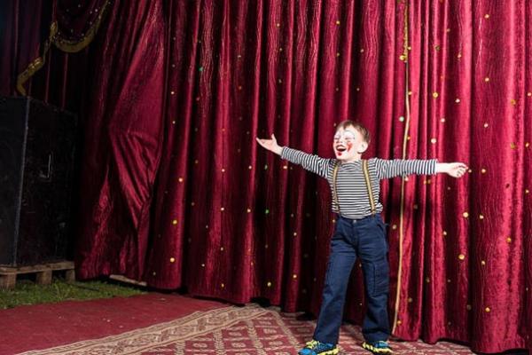 Anhanguera Parque Shopping realiza apresentações de teatro para a criançada