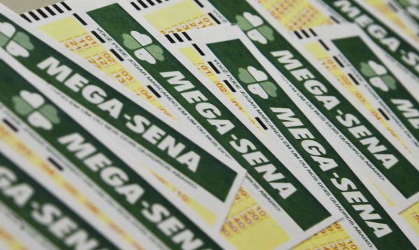 Mega-Sena pode pagar prêmio de R$ 14 milhões nesta quarta-feira