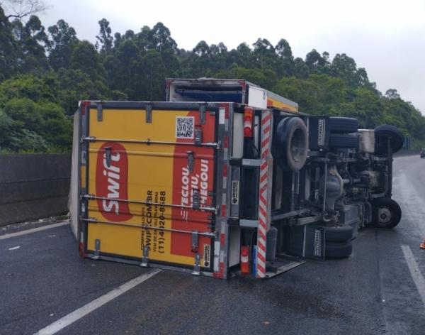 Tombamento congestiona Via Anhanguera e avenidas de Cajamar