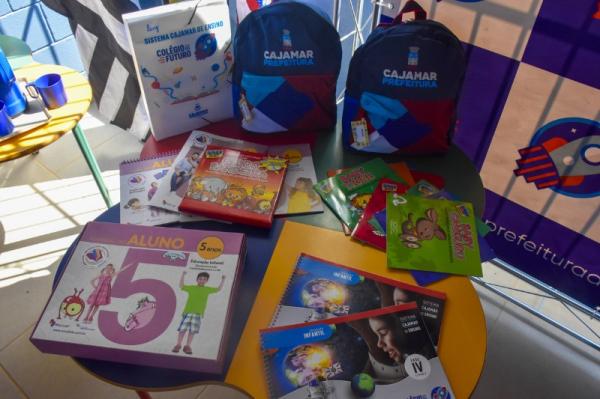CAJAMAR: Entrega de kit escolar representa economia para as famílias, ressaltam pais