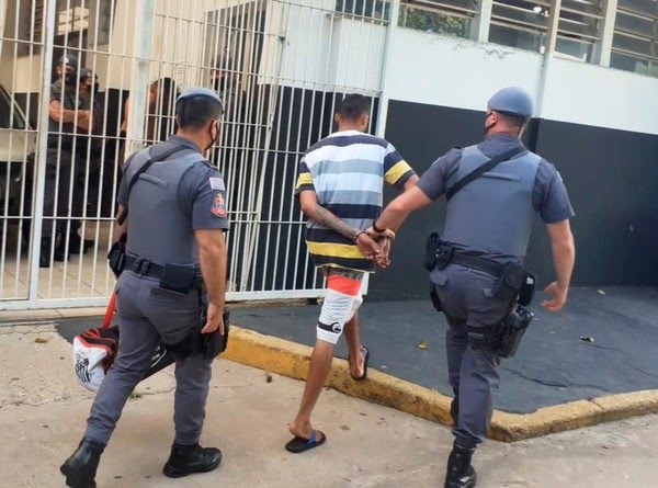 15° BAEP prende dois por tráfico de drogas em Francisco Morato