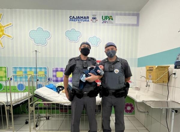 Equipes da Policia Militar de Cajamar salva bebê engasgado