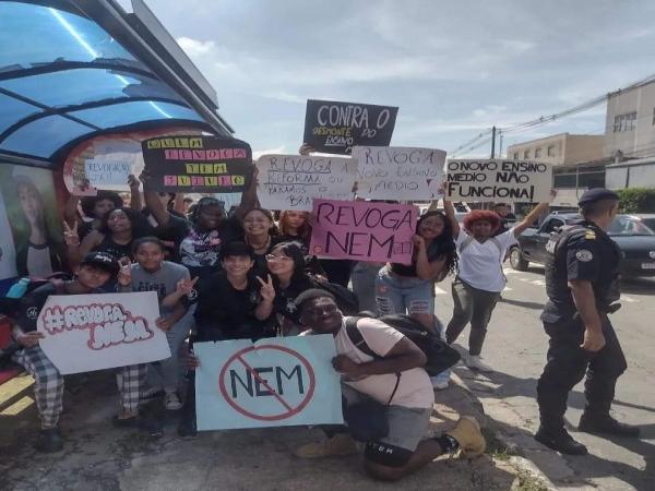 Estudantes pedem revogação do Novo Ensino Médio