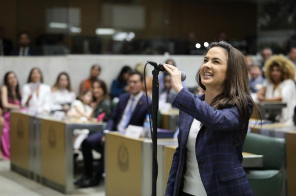 Bruna Furlan toma posse como deputada estadual