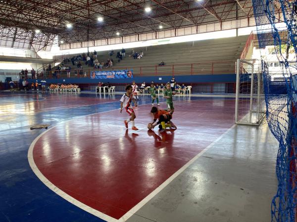 Jornada esportiva em Cajamar: quatro categorias brilham na Liga Paulista de Futsal Jr