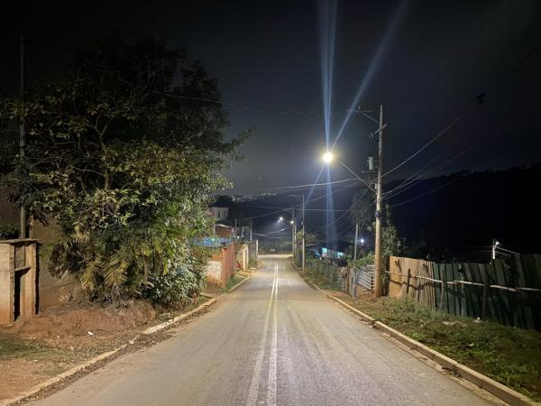 Programa Ilumina Cajamar realiza instalação de LED no bairro Lago Azul