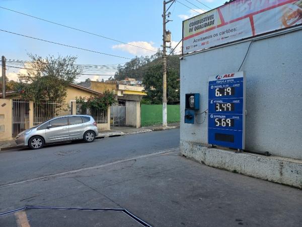 Postos repassam aumento e gasolina chega a quase R$ 6,00 em Cajamar