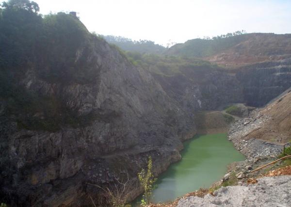 Jovem é encontrado morto em pedreira desativada de Cajamar
