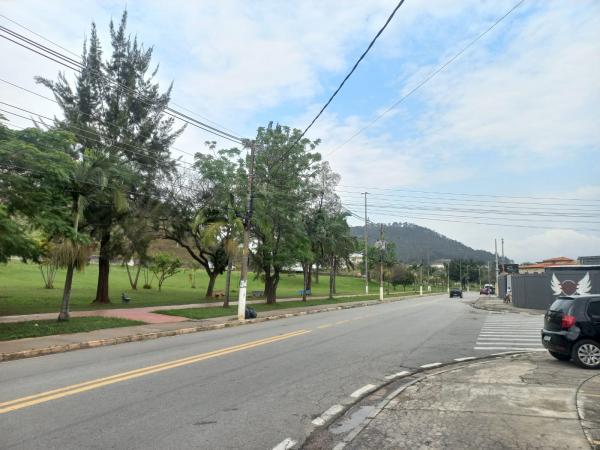 Tarde de forte calor e baixos índices de umidade do ar