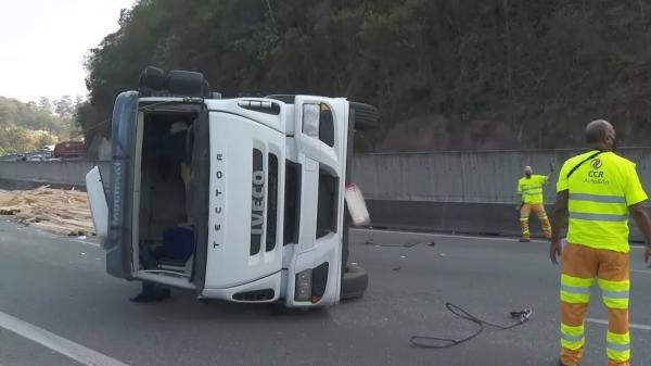 Acidente gerou lentidão na Rodovia Anhanguera